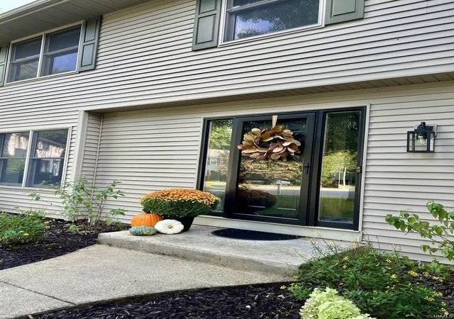 Photo 2 of Sale Pending at 15666 Wagon Wheel Ct, Granger, IN 46530 | MLS# 202637748 | Listing updated on 2026-10-15