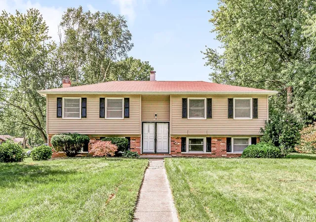 Photo 1 of Sale Pending at 1356 Hampshire Dr, South Bend, IN 46614 | MLS# 202637767 | Listing updated on 2026-10-22