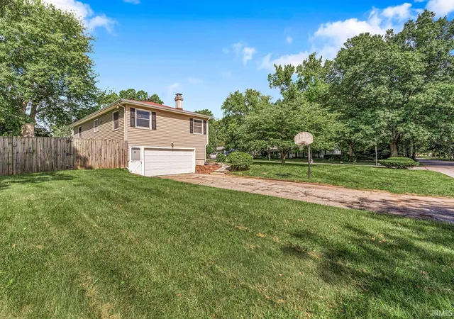Photo 3 of Sale Pending at 1356 Hampshire Dr, South Bend, IN 46614 | MLS# 202637767 | Listing updated on 2026-10-22