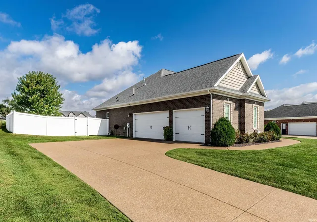 Photo 2 of Single family home for sale at 2918 Lenox Dr, Evansville, IN 47725 | MLS# 202637824 | Listing updated on 2026-10-21