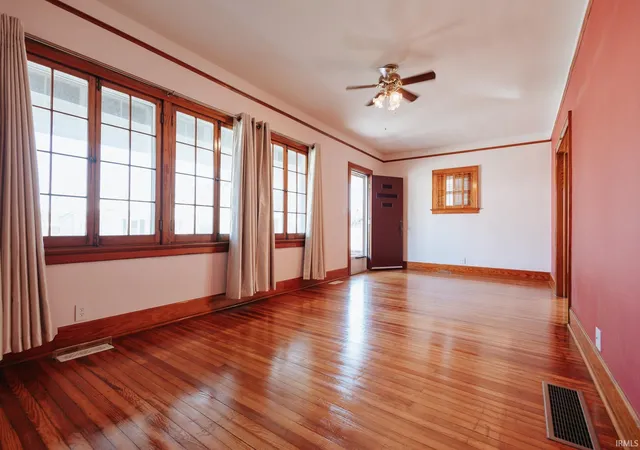 Photo 2 of Sale Pending at 1318 Gavitt St, Evansville, IN 47710 | MLS# 202637913 | Listing updated on 2026-10-08