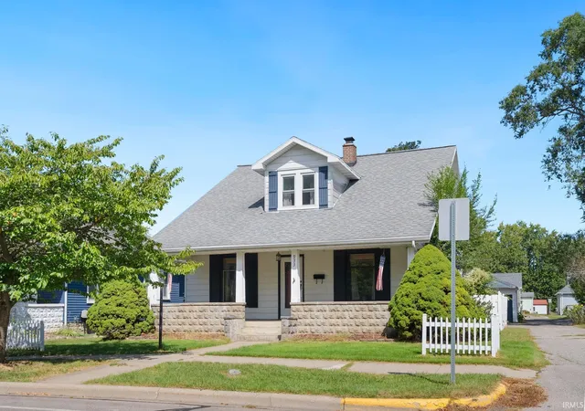 Single family home for sale at 933 E Main St, Warsaw, IN 46580 | MLS# 202637925