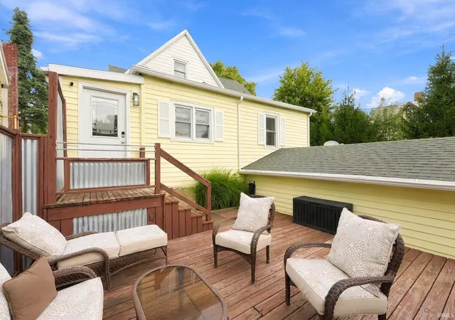Photo 3 of Sale Pending at 157 W Maple St, Wabash, IN 46992 | MLS# 202637959 | Listing updated on 2026-10-27
