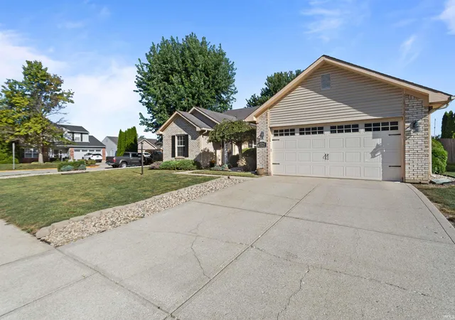 Photo 3 of Manufactured home for sale at 825 Springwater Rd, Kokomo, IN 46902 | MLS# 202637960 | Listing updated on 2026-10-15