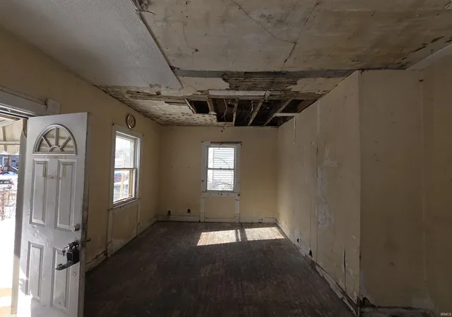 Photo 3 of Single family home for sale at 121 E Dayton St, South Bend, IN 46613 | MLS# 202637977 | Listing updated on 2026-10-19