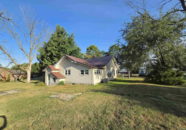 Photo 3 of Single family home for sale at 1103 W Mack Ave, Olney, IL 62450 | MLS# 202637996 | Listing updated on 2026-10-19