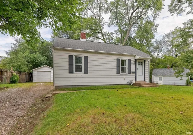 Photo 2 of Sale Pending at 1708 Richardt Ave, Evansville, IN 47711 | MLS# 202638002 | Listing updated on 2026-10-02