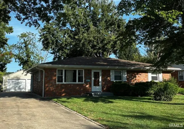 Photo 1 of Sale Pending at 1726 Dianne Ave, Evansville, IN 47714 | MLS# 202638017 | Listing updated on 2026-10-02