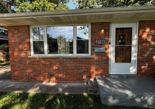 Photo 3 of Sale Pending at 1726 Dianne Ave, Evansville, IN 47714 | MLS# 202638017 | Listing updated on 2026-10-02