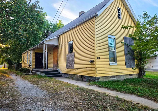 Photo 3 of Sale Pending at 312 N Linwood Ave, Evansville, IN 47711 | MLS# 202638108 | Listing updated on 2026-10-06