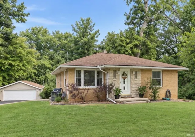 Photo 3 of Manufactured home for sale at 8921 Petersburg Rd, Evansville, IN 47725 | MLS# 202638175 | Listing updated on 2026-10-06