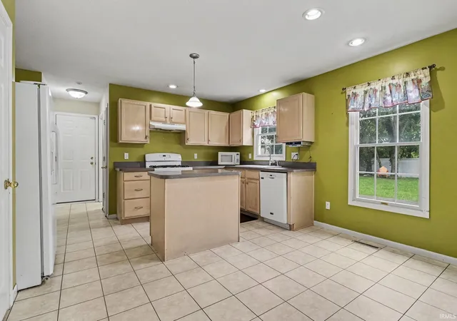 Photo 3 of Manufactured home for sale at 2923 Corpus Christi Dr, South Bend, IN 46628 | MLS# 202638198 | Listing updated on 2026-10-22