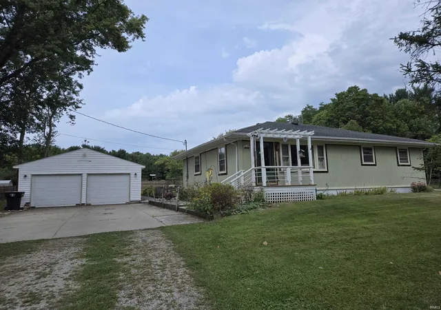 Photo 2 of Sale Pending at 55171 Holmes Rd, South Bend, IN 46628 | MLS# 202638219 | Listing updated on 2026-09-24