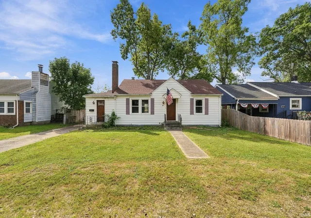 Photo 2 of Sale Pending at 301 E Cowing Dr, Muncie, IN 47303 | MLS# 202638234 | Listing updated on 2026-10-02