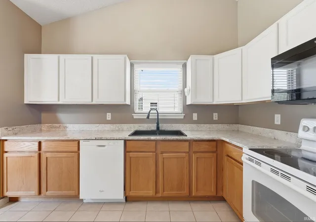 Photo 3 of Manufactured home for sale at 3342 Bunting Ln, Lafayette, IN 47909 | MLS# 202638296 | Listing updated on 2026-10-22
