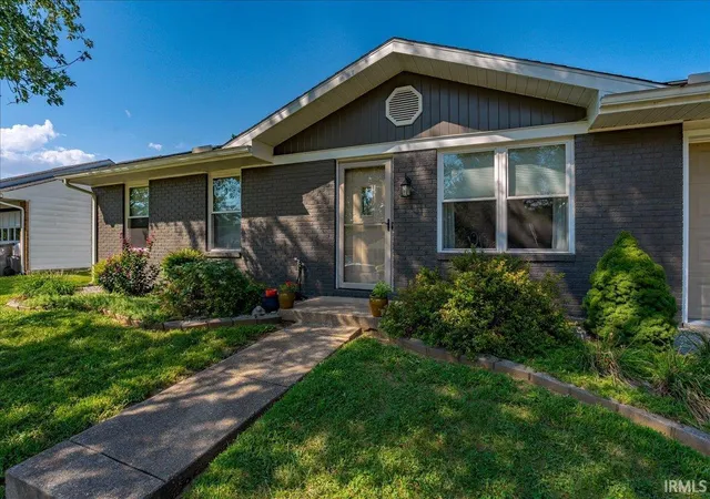 Photo 3 of Sale Pending at 518 Gun Powder Ln, Evansville, IN 47711 | MLS# 202638304 | Listing updated on 2026-10-09