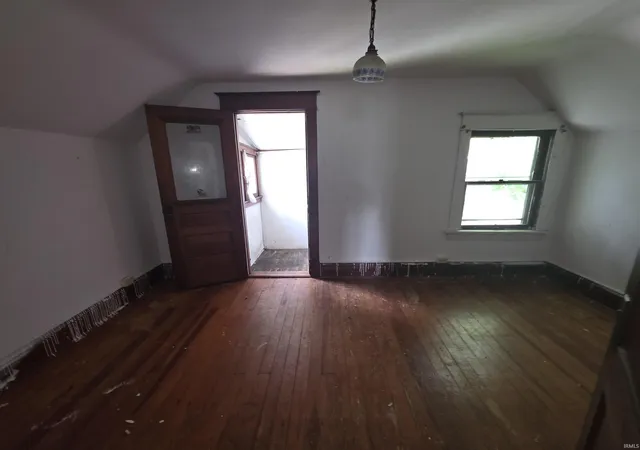 Photo 2 of Single family home for sale at 318 Hamden Ct, South Bend, IN 46601 | MLS# 202638307 | Listing updated on 2026-10-19