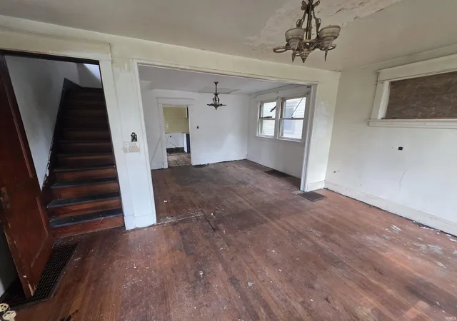 Photo 3 of Single family home for sale at 318 Hamden Ct, South Bend, IN 46601 | MLS# 202638307 | Listing updated on 2026-10-19