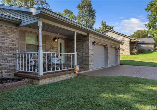 Photo 3 of Sale Pending at 1410 Sandalwood Ct, Evansville, IN 47720 | MLS# 202638368 | Listing updated on 2026-09-21