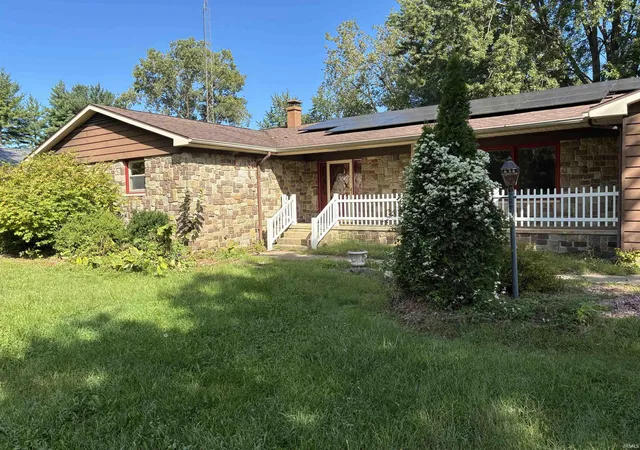Photo 2 of Sale Pending at 748 W 9th Street, Rochester, IN 46975 | MLS# 202638376 | Listing updated on 2026-10-03