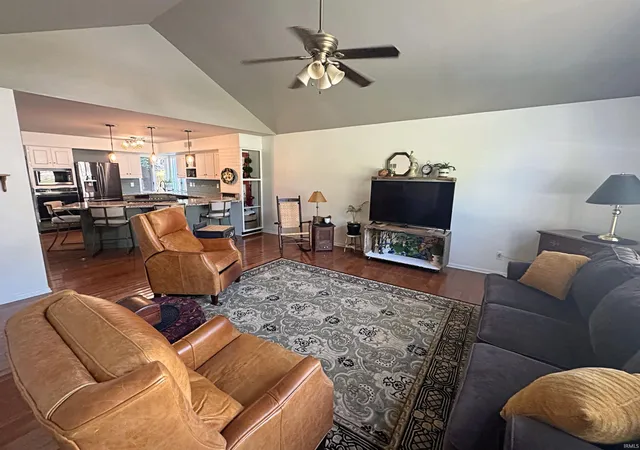 Photo 3 of Sale Pending at 507 Saint Clair Ct, Evansville, IN 47711 | MLS# 202638464 | Listing updated on 2026-09-29