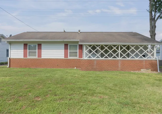 Photo 1 of Sale Pending at 4500 Longfield Dr, Evansville, IN 47710 | MLS# 202638561 | Listing updated on 2026-10-15