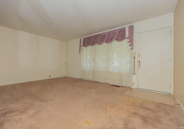 Photo 3 of Sale Pending at 4500 Longfield Dr, Evansville, IN 47710 | MLS# 202638561 | Listing updated on 2026-10-15