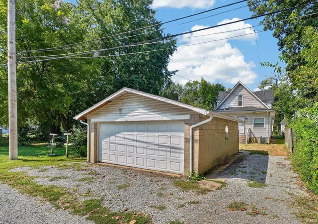 Photo 3 of Sale Pending at 1216 S Linwood Ave, Evansville, IN 47713 | MLS# 202638587 | Listing updated on 2026-09-21