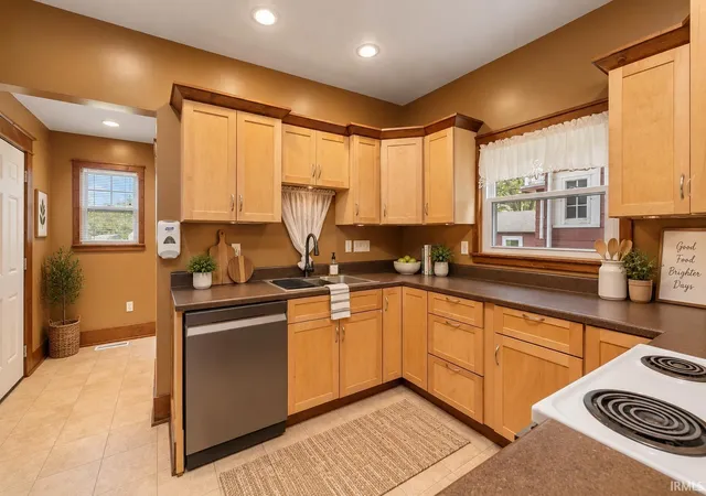 Photo 2 of Manufactured home for sale at 520 N Riley St, Kendallville, IN 46755 | MLS# 202638643 | Listing updated on 2026-10-02