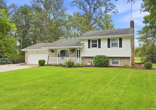 Photo 2 of Sale Pending at 1570 E Sr 26 Rd, Hartford City, IN 47348 | MLS# 202638683 | Listing updated on 2026-10-13