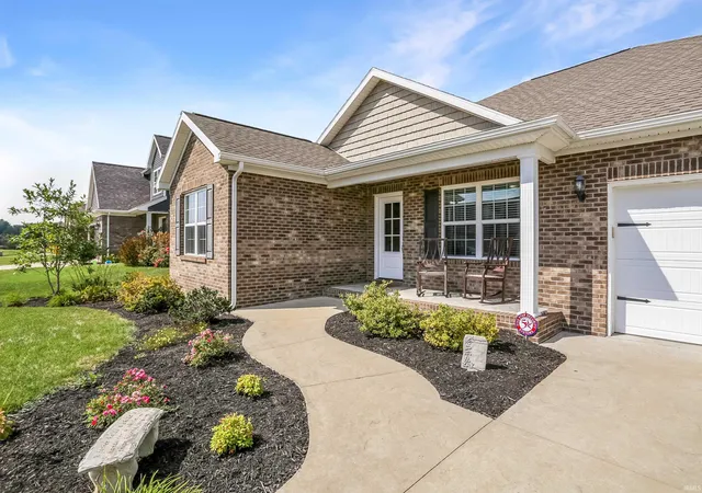 Photo 3 of Manufactured home for sale at 8142 Prescott Dr, Evansville, IN 47715 | MLS# 202638699 | Listing updated on 2026-10-14