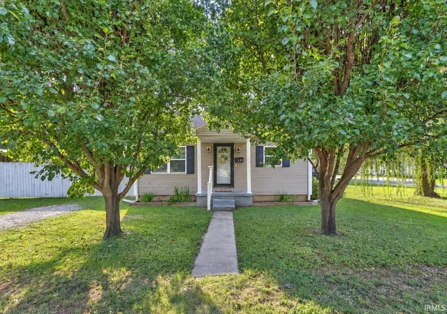 Photo 1 of Sale Pending at 1829 Monroe Ave, Evansville, IN 47714 | MLS# 202638711 | Listing updated on 2026-09-22