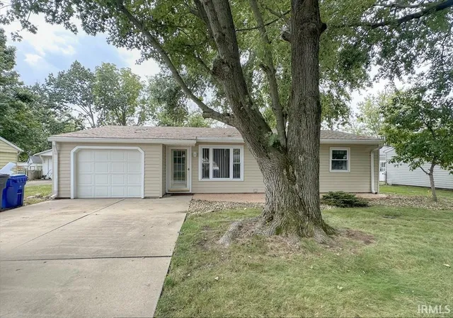 Photo 2 of Manufactured home for sale at 1609 Oakhill Rd, Kokomo, IN 46902 | MLS# 202638812 | Listing updated on 2026-10-08