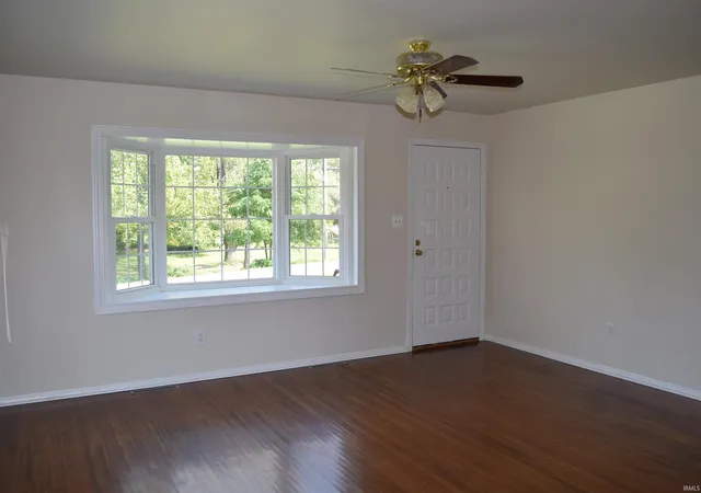 Photo 2 of Sale Pending at 5718 Plainview Dr, Evansville, IN 47720 | MLS# 202638831 | Listing updated on 2026-10-15