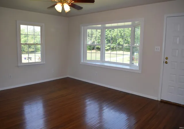 Photo 3 of Sale Pending at 5718 Plainview Dr, Evansville, IN 47720 | MLS# 202638831 | Listing updated on 2026-10-15