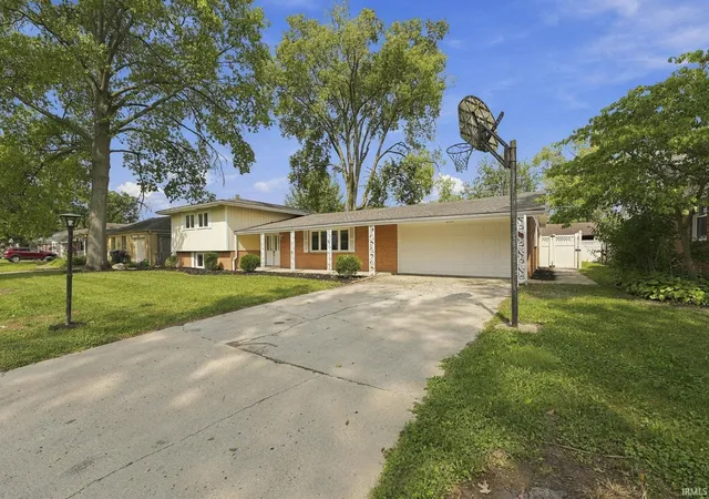 Photo 2 of Manufactured home for sale at 2304 W Cambridge Dr, Muncie, IN 47304 | MLS# 202638862 | Listing updated on 2026-10-14