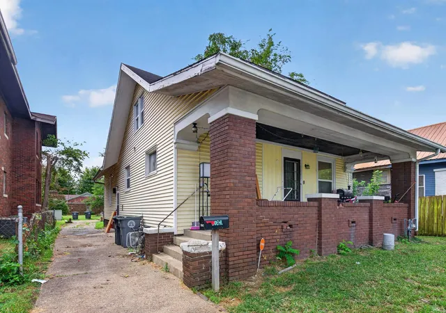 Photo 2 of Manufactured home for sale at 1041 E Blackford Ave, Evansville, IN 47714 | MLS# 202638870 | Listing updated on 2026-10-19
