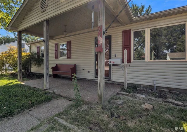 Photo 3 of Sale Pending at 712 Windsor Ave, Evansville, IN 47710 | MLS# 202638877 | Listing updated on 2026-09-29