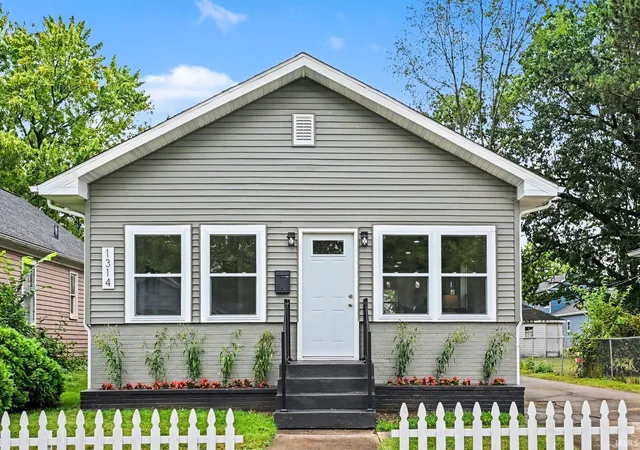 Photo 3 of Sale Pending at 1314 Corby Blvd, South Bend, IN 46617 | MLS# 202638883 | Listing updated on 2026-09-28