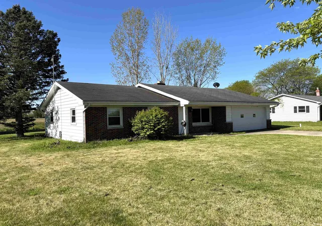 Photo 3 of Manufactured home for sale at 226 E Airport Rd, Kendallville, IN 46755 | MLS# 202638916 | Listing updated on 2026-10-26