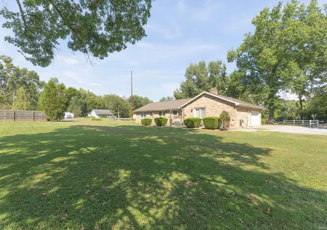 Photo 2 of Sale Pending at 1921 Indian Mounds Blvd, Evansville, IN 47715 | MLS# 202638932 | Listing updated on 2026-09-24