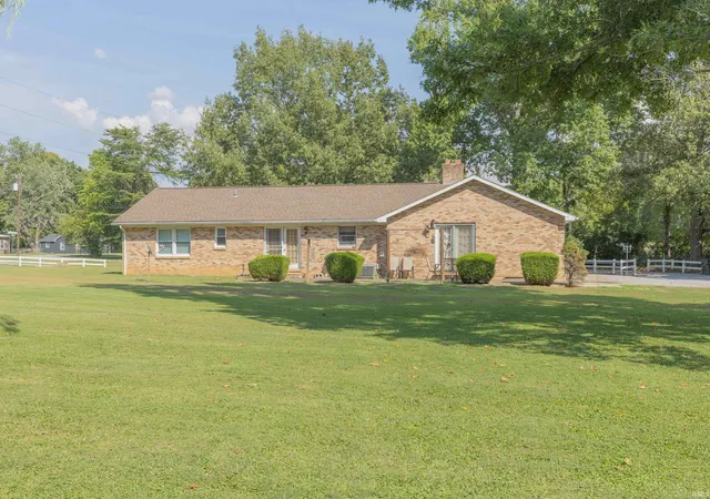 Photo 3 of Sale Pending at 1921 Indian Mounds Blvd, Evansville, IN 47715 | MLS# 202638932 | Listing updated on 2026-09-24