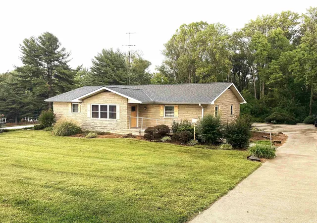 Photo 2 of Manufactured home for sale at 2406 Glennwood Dr, Washington, IN 47501 | MLS# 202638944 | Listing updated on 2026-10-09
