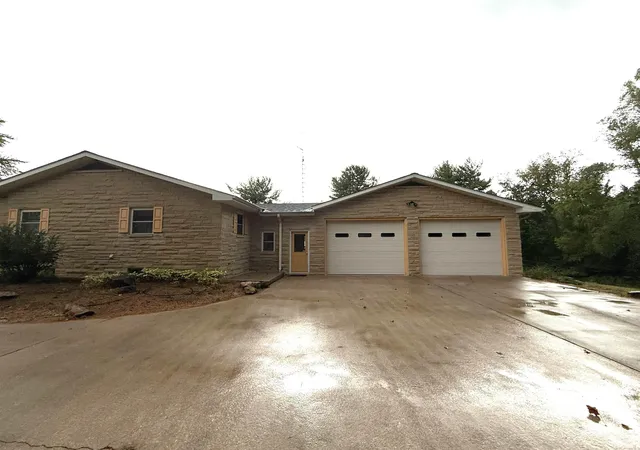 Photo 3 of Manufactured home for sale at 2406 Glennwood Dr, Washington, IN 47501 | MLS# 202638944 | Listing updated on 2026-10-09