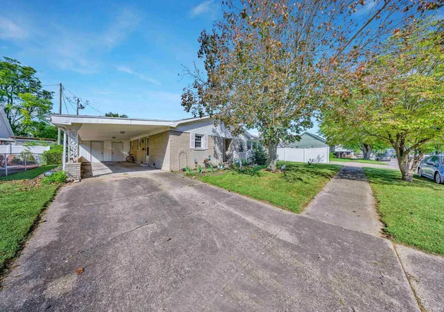 Photo 3 of Sale Pending at 110 E Pine St, Princeton, IN 47670 | MLS# 202638951 | Listing updated on 2026-09-30