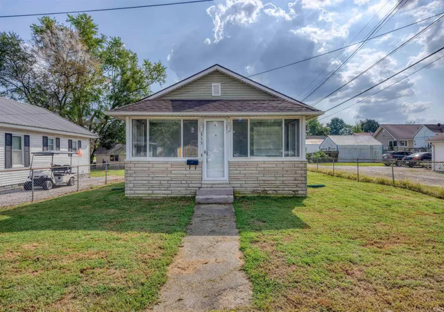Photo 1 of Sale Pending at 315 E Oak St, Oakland City, IN 47660 | MLS# 202638976 | Listing updated on 2026-09-24