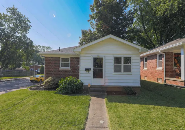 Photo 3 of Manufactured home for sale at 2121 E Virginia St, Evansville, IN 47711 | MLS# 202639031 | Listing updated on 2026-10-07