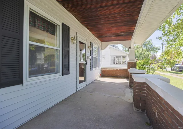 Photo 3 of Sale Pending at 814 S 33rd Street, South Bend, IN 46615 | MLS# 202639077 | Listing updated on 2026-09-28