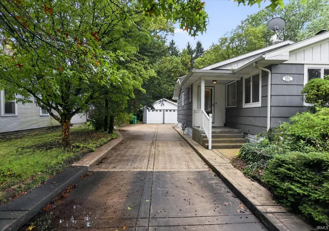 Photo 3 of Manufactured home for sale at 25520 Country Clb Dr, South Bend, IN 46619 | MLS# 202639098 | Listing updated on 2026-10-06