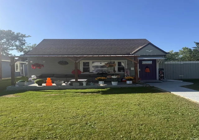Manufactured home for sale at 3222 Harvester Ave, Fort Wayne, IN 46803 | MLS# 202639113